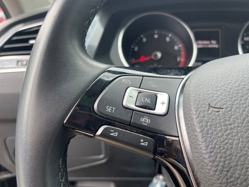 Used 2020 Volkswagen Tiguan SE image 14