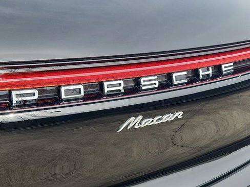Used 2025 Porsche Macan image 30