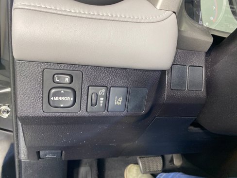Used 2018 Toyota RAV4 XLE image 11