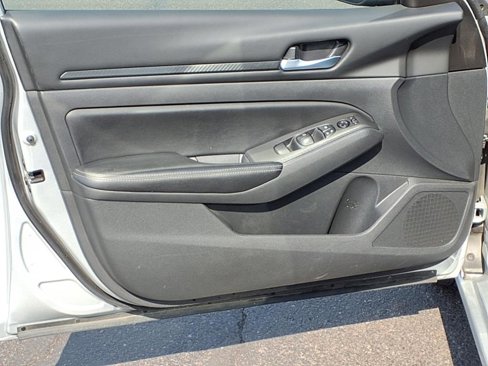 Used 2024 Nissan Altima 2.5 SV image 15