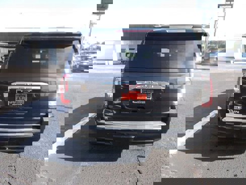 Used 2017 GMC Yukon Denali image 4