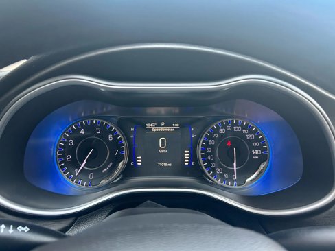 Used 2016 Chrysler 200 Limited w/ Convenience Group image 5