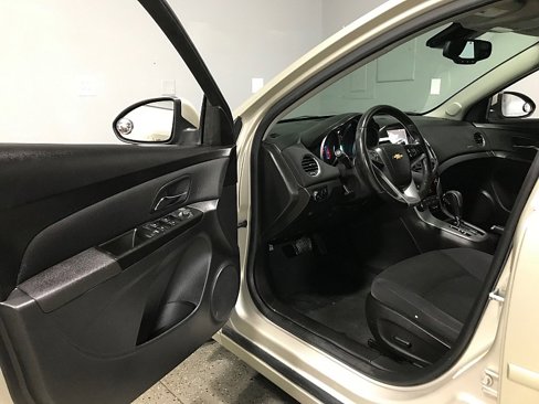Used 2014 Chevrolet Cruze LT image 9
