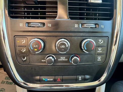 Used 2015 Dodge Grand Caravan SXT w/ UConnect Hands-Free Group image 27