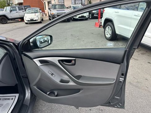 Used 2012 Hyundai Elantra GLS image 17