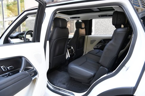 Used 2022 Land Rover Range Rover Long Wheelbase SE image 11