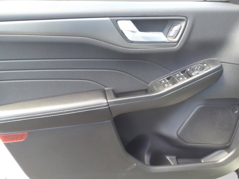 New 2024 Ford Escape SE image 9