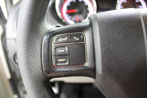 Used 2019 Dodge Grand Caravan SE w/ UConnect Hands-Free Group image 9