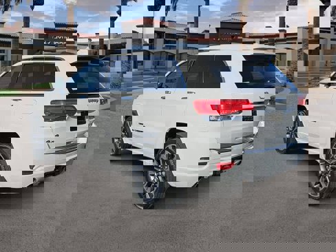 Used 2017 Jeep Grand Cherokee Overland image 6