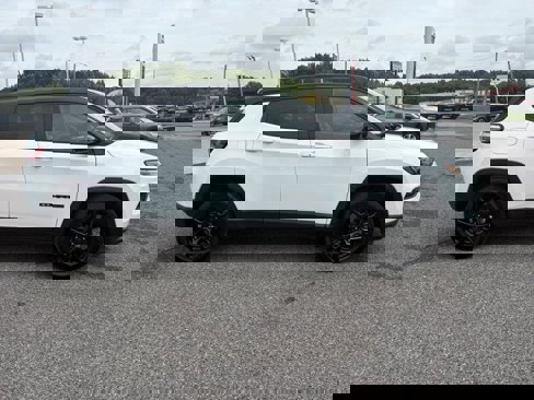 Used 2023 Jeep Compass Altitude image 4