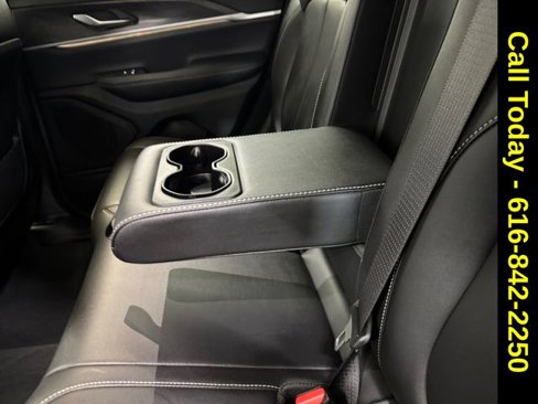 Used 2023 Jeep Grand Cherokee Limited image 19
