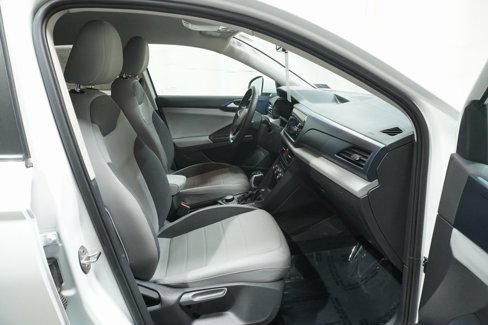 Certified 2022 Volkswagen Taos SE image 9