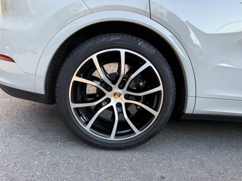 Used 2021 Porsche Cayenne Turbo S image 45