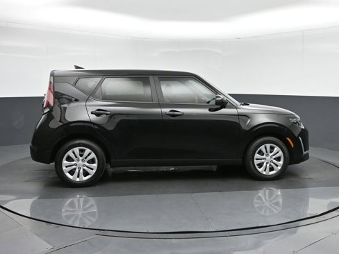 Used 2023 Kia Soul LX image 8