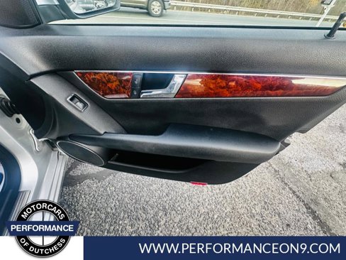Used 2009 Mercedes-Benz C 300 Sport image 30