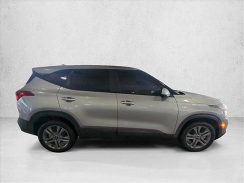 Used 2022 Kia Seltos LX image 4
