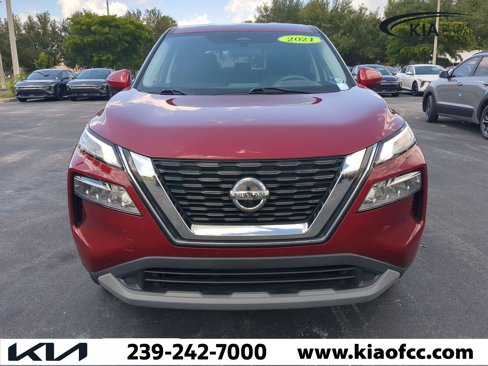 Used 2021 Nissan Rogue SV image 3