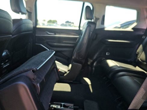 Used 2023 Jeep Grand Cherokee L Limited image 4