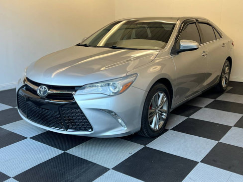 Used 2016 Toyota Camry SE image 1