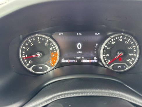 Used 2017 Jeep Renegade Trailhawk w/ Premium Trailhawk Package image 29