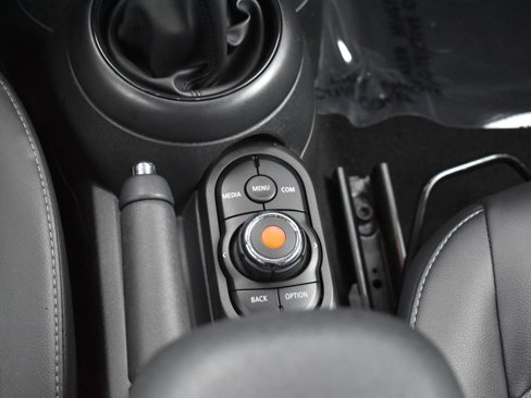 Used 2019 MINI Cooper 4-Door Hardtop w/ Premium Package image 22
