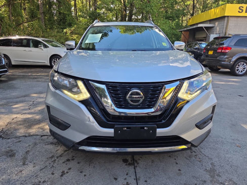 Used 2018 Nissan Rogue SV w/ Sun & Sound Touring Package image 3
