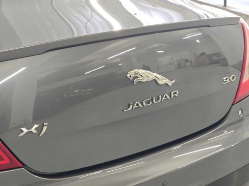 Used 2019 Jaguar XJ R-Sport image 13