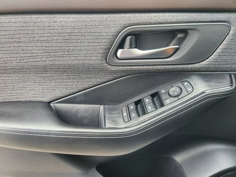Used 2021 Nissan Rogue SV image 25