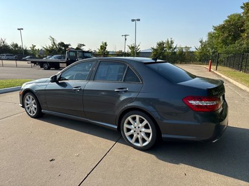 Used 2010 Mercedes-Benz E 550 Sedan image 3
