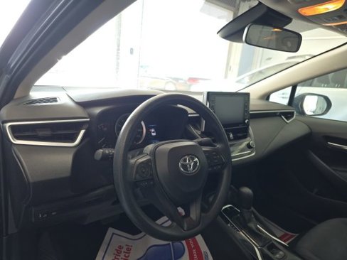 Used 2021 Toyota Corolla LE image 5