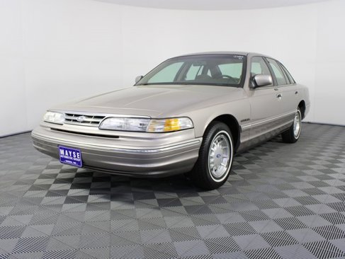 Used 1995 Ford Crown Victoria LX image 19