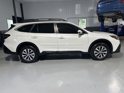 Used 2020 Subaru Outback Premium image 8