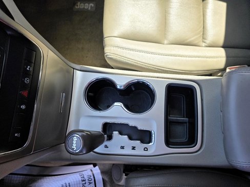 Used 2011 Jeep Grand Cherokee Laredo image 23