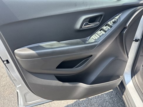 Used 2022 Chevrolet Trax LT w/ Premium Seat Package image 15