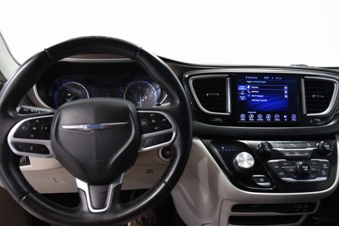 Used 2017 Chrysler Pacifica Touring-L image 22