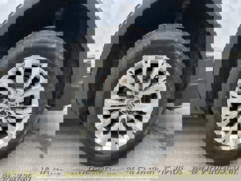 Used 2018 Volkswagen Tiguan SE image 37