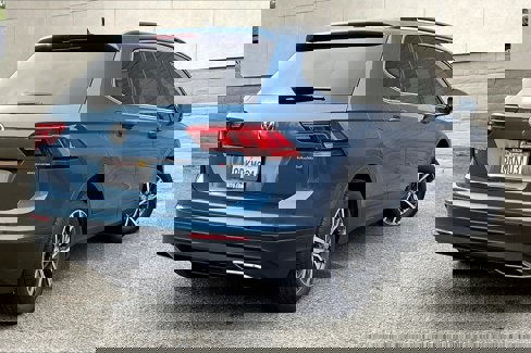 Used 2019 Volkswagen Tiguan SE w/ Panoramic Sunroof Package image 13