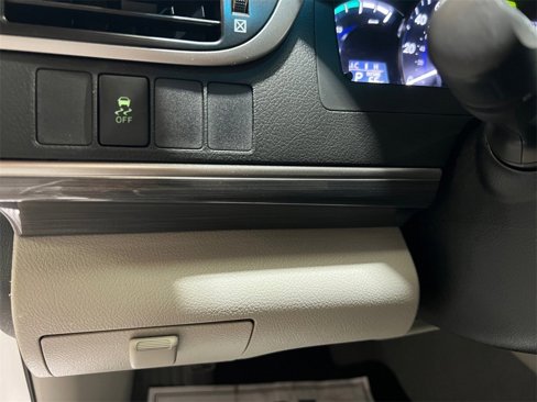 Used 2014 Toyota Camry XLE image 40