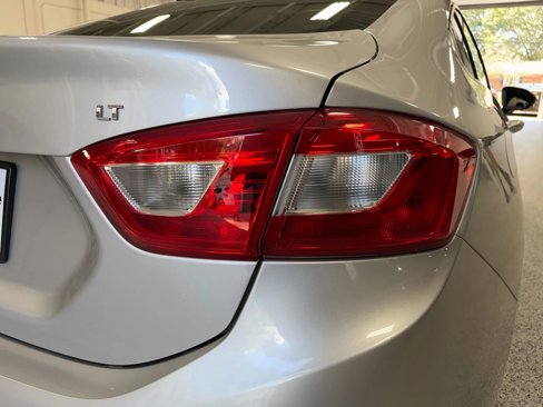 Used 2017 Chevrolet Cruze LT image 7