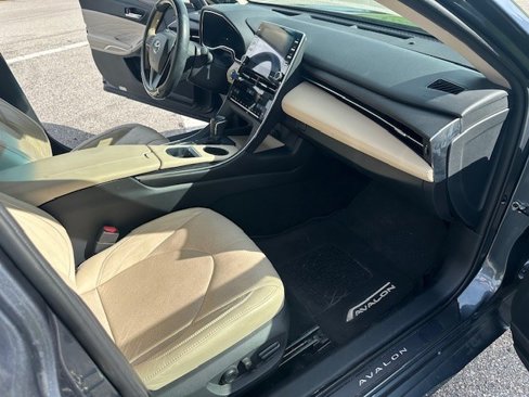 Used 2020 Toyota Avalon Limited image 11