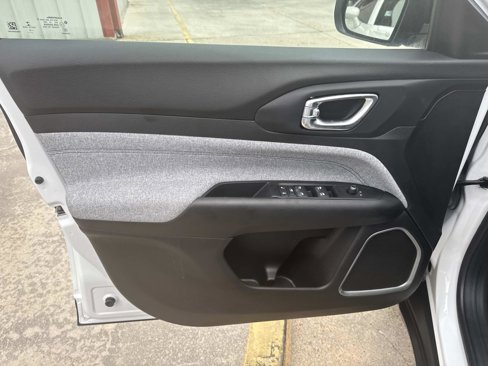 Certified 2022 Jeep Compass Latitude image 18