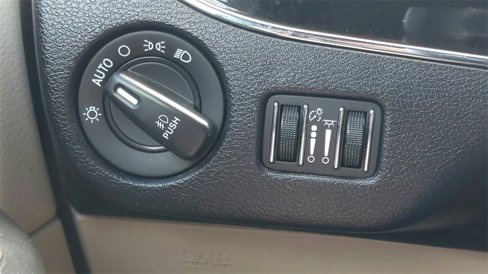 Used 2018 Dodge Grand Caravan SXT w/ Driver Convenience Group image 16