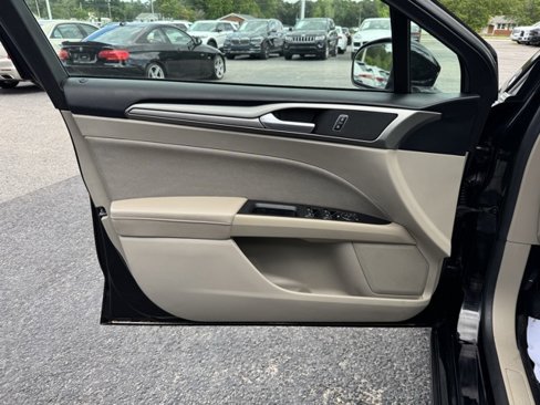 Used 2018 Ford Fusion SE image 17