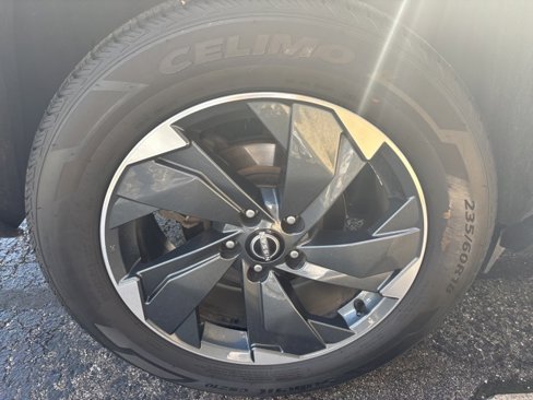 Used 2024 Nissan Rogue SV image 30