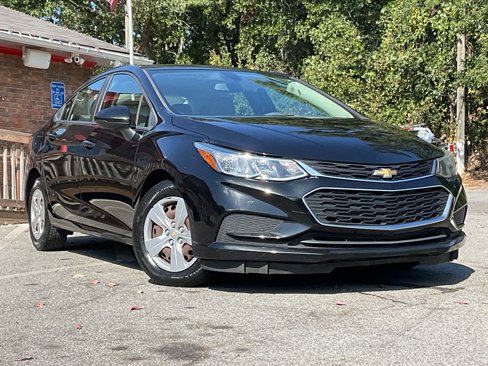 Used 2018 Chevrolet Cruze LS image 3