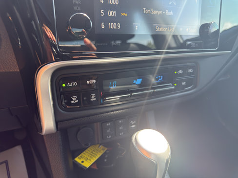 Used 2019 Toyota Corolla XLE image 12