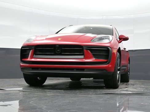 Used 2025 Porsche Macan image 41