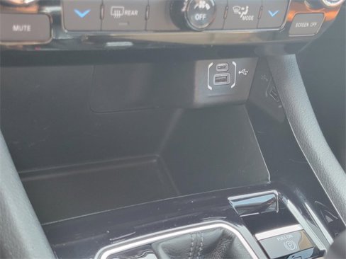 Used 2024 Jeep Compass Limited image 29