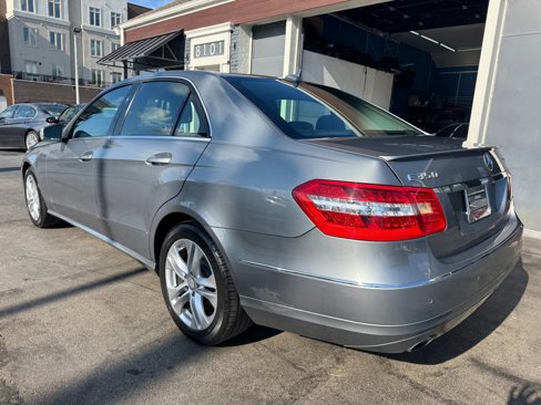 Used 2011 Mercedes-Benz E 350 4MATIC Sedan image 2