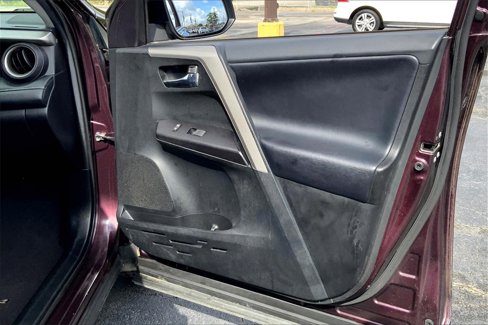 Used 2018 Toyota RAV4 XLE image 25